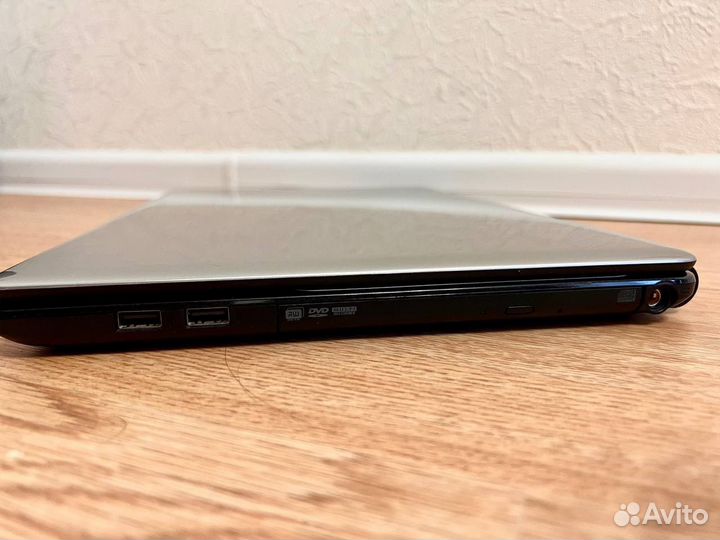 Тонкий и стильный ноутбук Packard Bell