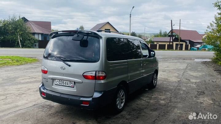 Водитель на своём Минивене