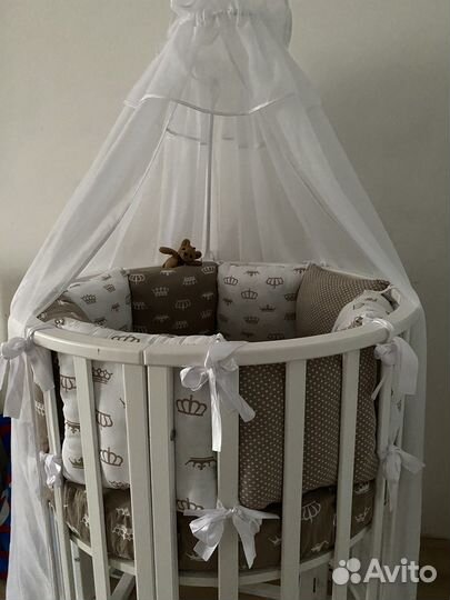 Кроватка круглая с маятником