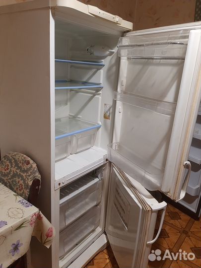 Холодильник Indesit