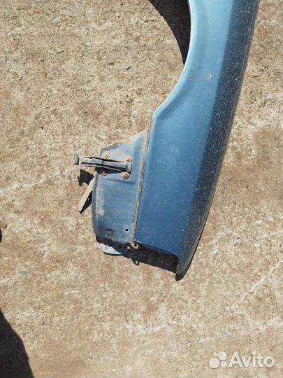 Крыло переднее правое Audi 80 B3 89/B3 1990 audi80