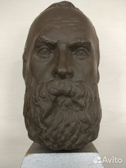 Скульптурная голова Фридриха Энгельса