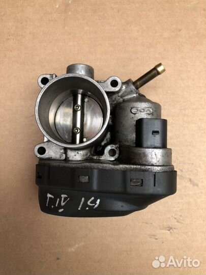 Дроссельная заслонка Фольксваген Гольф 4 1,4л