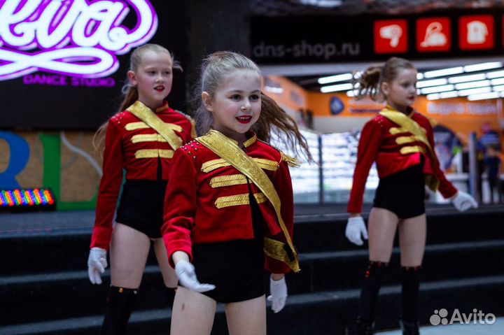 Пошив сценических танцевальных костюмов