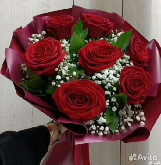 Букет из розы и Гипсофилы с рускусом Доставка