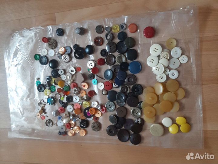 Все для шитья, пуговицы, нитки и пр