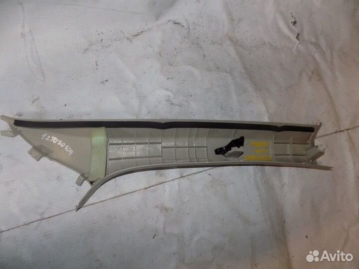 Обшивка стойки Outlander (GF) 2012