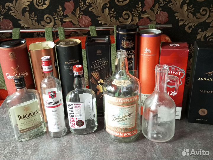 Коробки, бутылки пустые