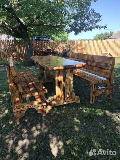 Садовый стол и скамейки
