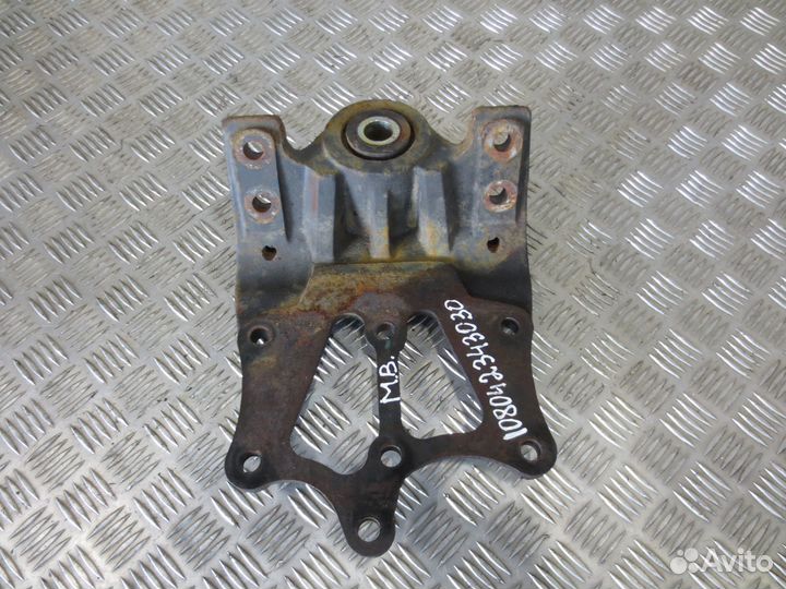 Кронштейн крепления передней рессоры Mercedes-Benz