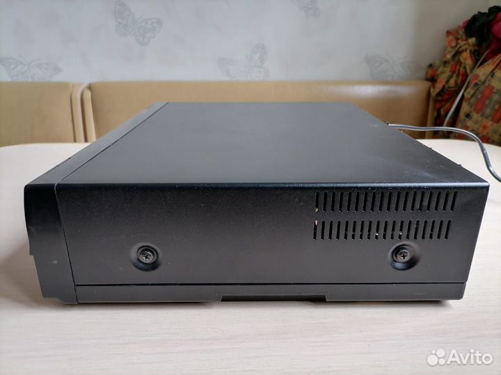 Видеомагнитофон GoldStar P22W