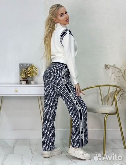 Костюм женский