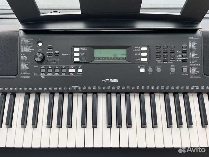 Синтезатор Yamaha PSR-E373 61-клавишный