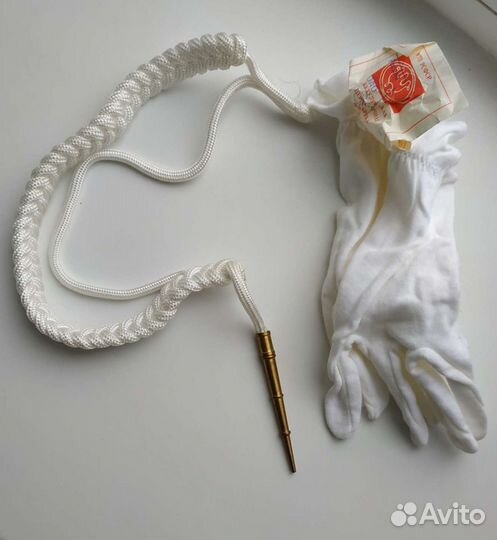 Аксельбант белый с одним наконечником