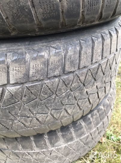 Bridgestone Blizzak DM-V2 235/55 R18 V