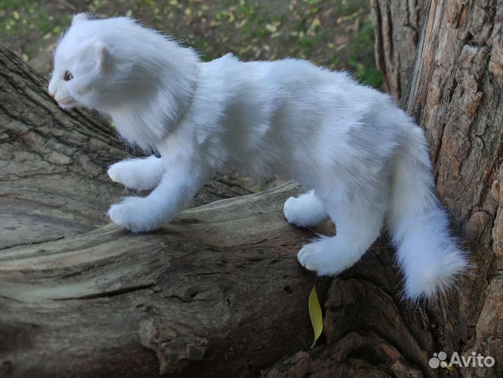 Ангорская кошка игрушка в смешанной технике