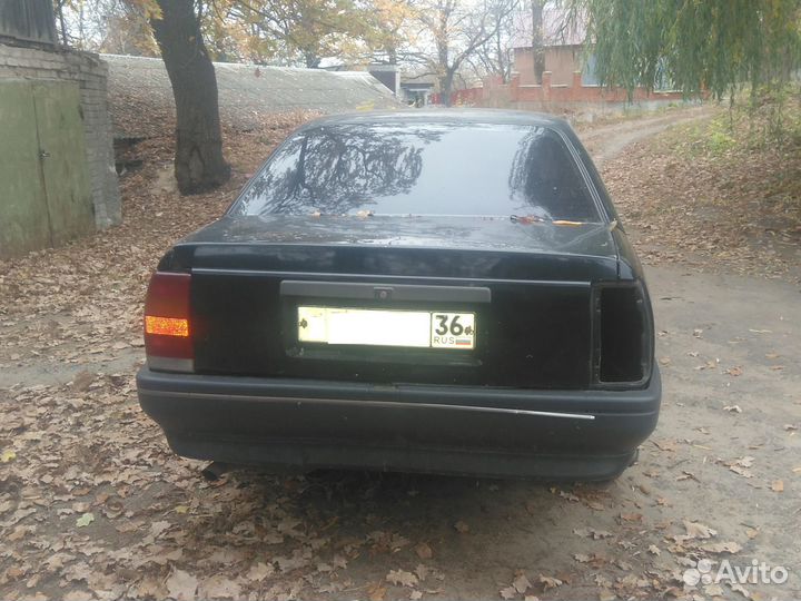 Фонарь задний левый Opel Omega A