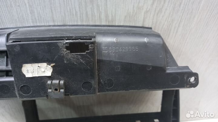 Накладка центральной консоли Opel Omega B