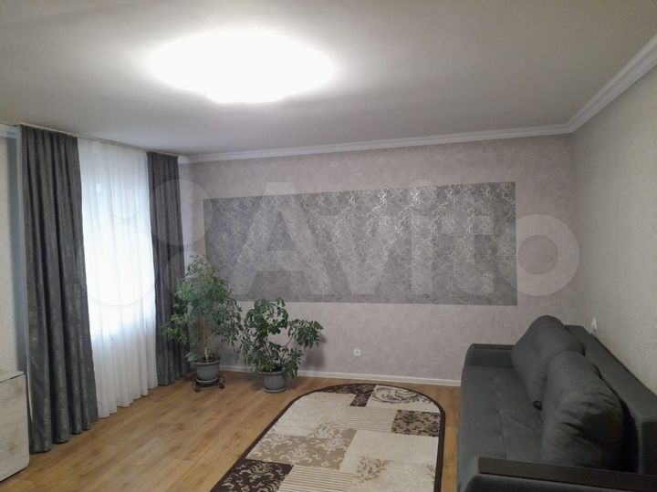 3-к. квартира, 100 м², 1/10 эт.