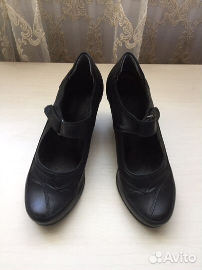 Кожаные женские туфли