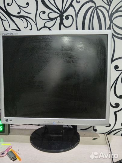 Монитор LG flatron e 1942