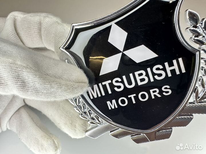 Эмблема шильдик Mitsubishi (хром, 8 x 8,5)