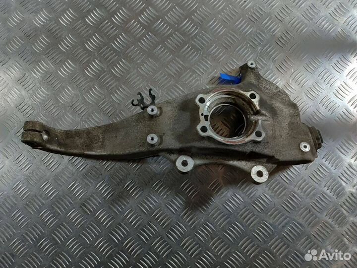 Кулак передний правый BMW 5 F07/F10/F11 рест. 2015