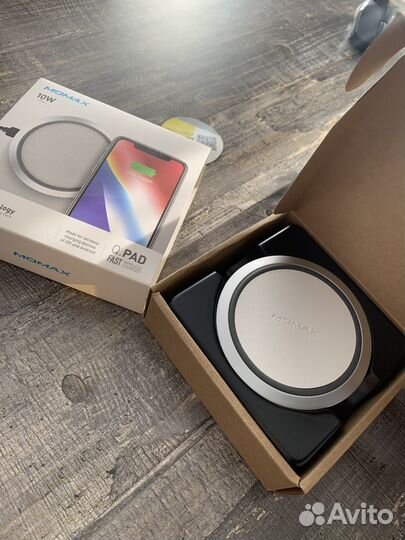 Беспроводное зарядное устройство Momax