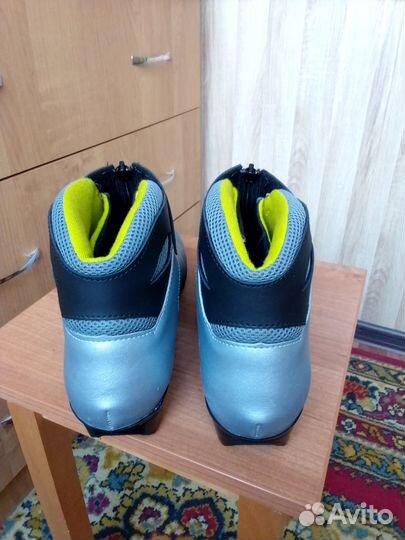 Лыжные ботинки larsen 42р-р NNN