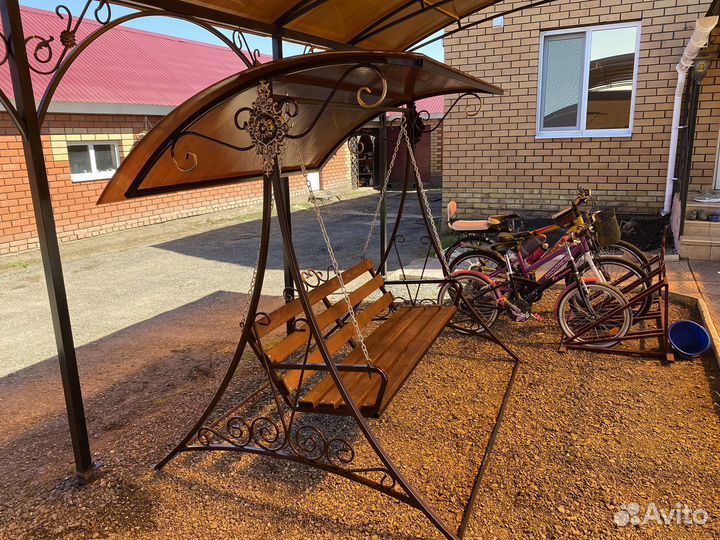 Садовые кованные качели, беседки, мангалы с крышей