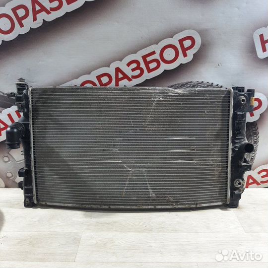 Радиатор охлаждения двигателя Chevrolet Cruze