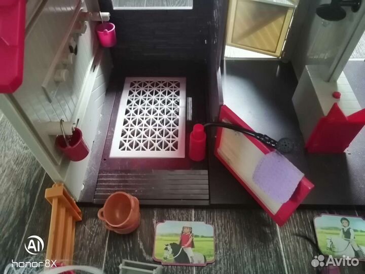 Игрушечьная конюшня