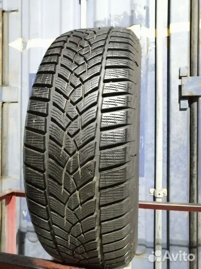 Goodyear UltraGrip Performance Gen-1 215/65 R16 102T