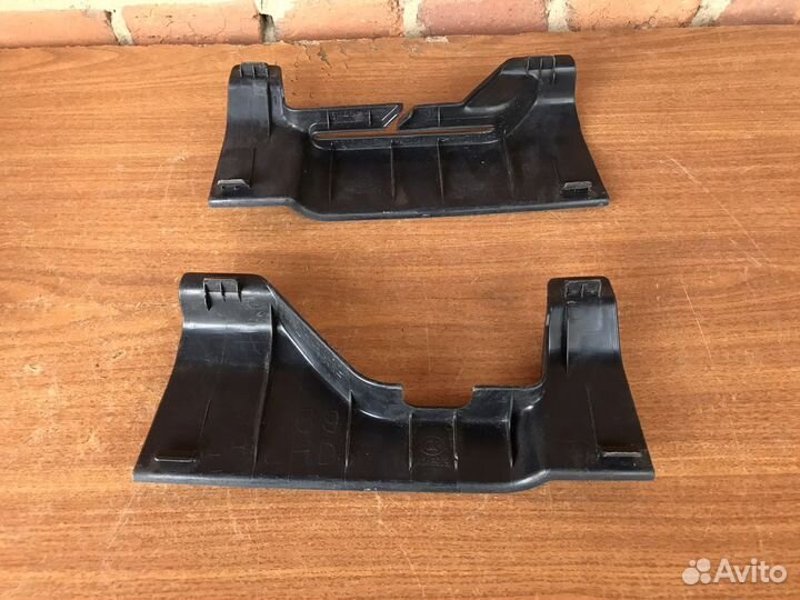 Обшивка стойки Mitsubishi Outlander XL