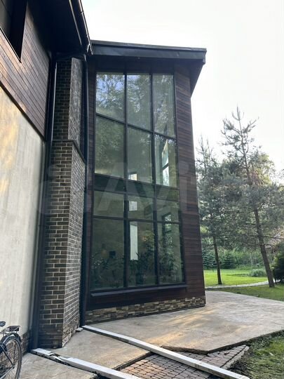 Дом 719 м² на участке 100 сот.