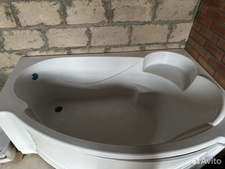 Ванна джакузи угловая