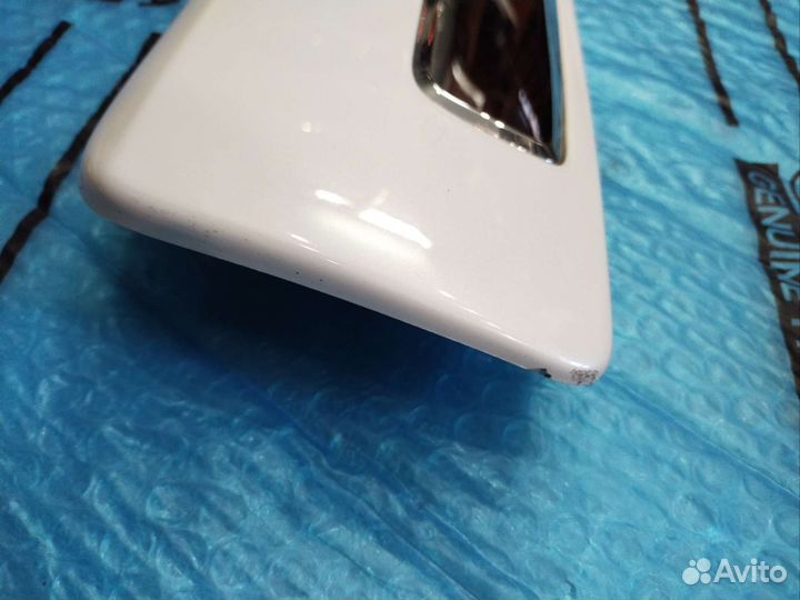 Молдинг передней R двери Lc 200 белый перламутр