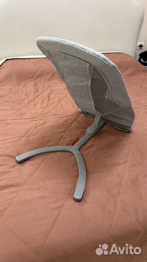 Шезлонг для новорожденных Happy Baby Hugger, серый