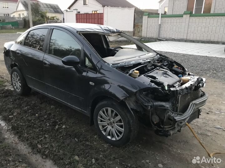 FIAT Linea 1.4 МТ, 2011, битый, 150 000 км