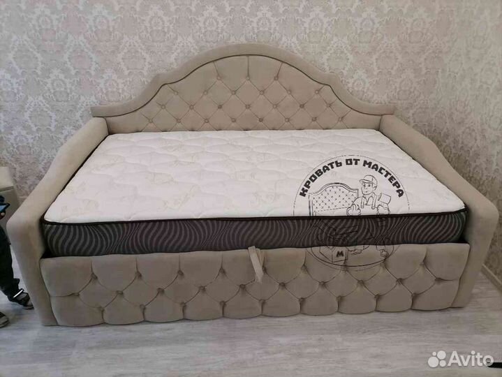 Кровать детская с мягкой спинкой