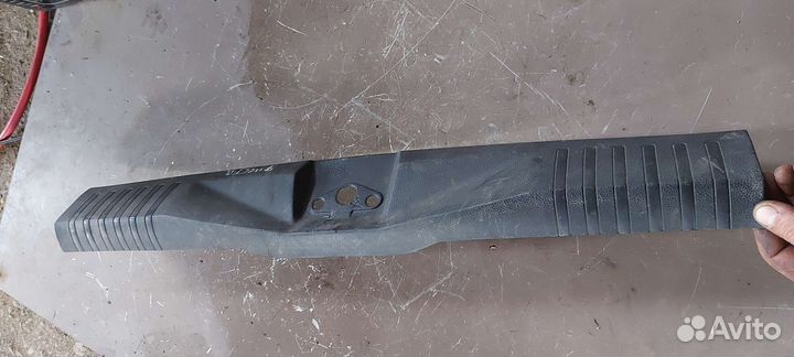 Накладка замка багажника на Ford Fiesta