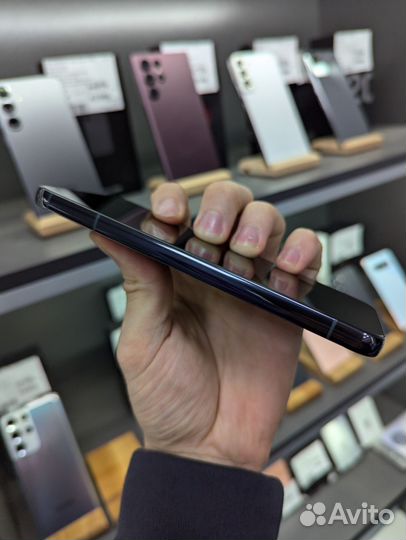 Samsung Galaxy S22, 8/256 ГБ