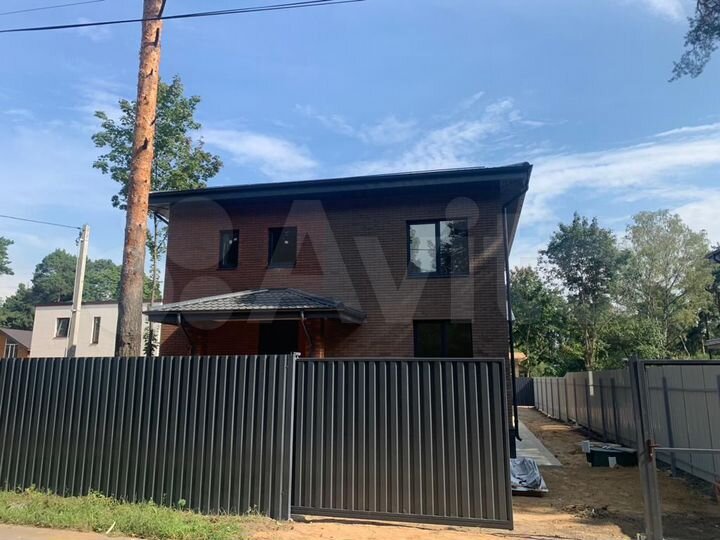 Коттедж 208,5 м² на участке 6,2 сот.