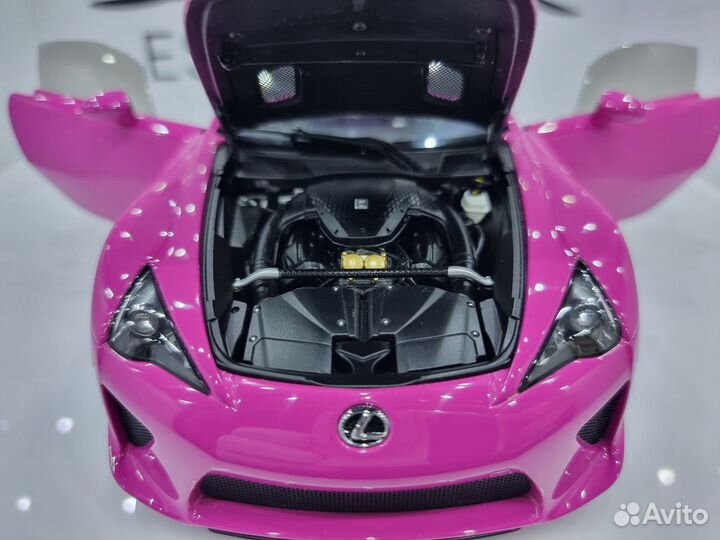 Модель Lexus LFA Pink 1:18 autoart