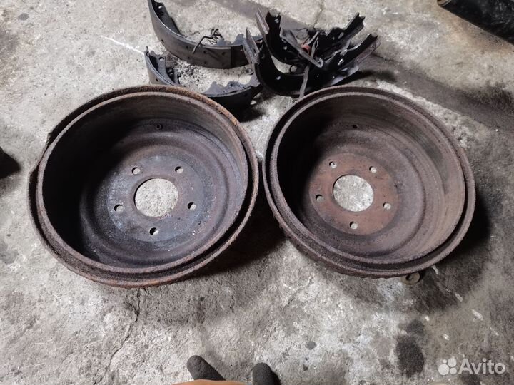 Задние барабаны, колодки chevrolet blazer s15 4.3