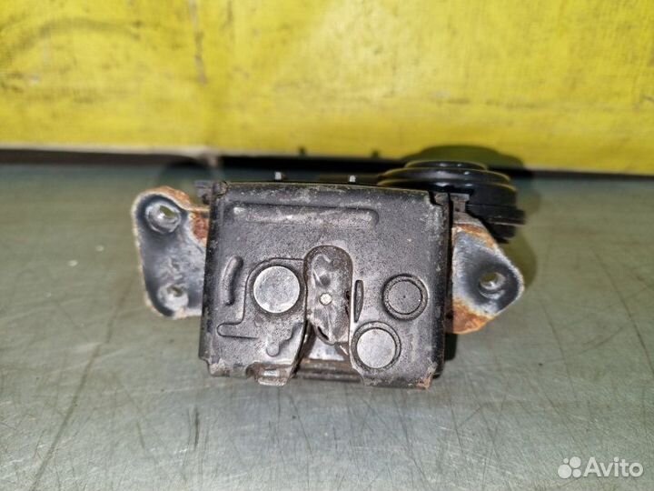 Замок багажника Toyota Auris