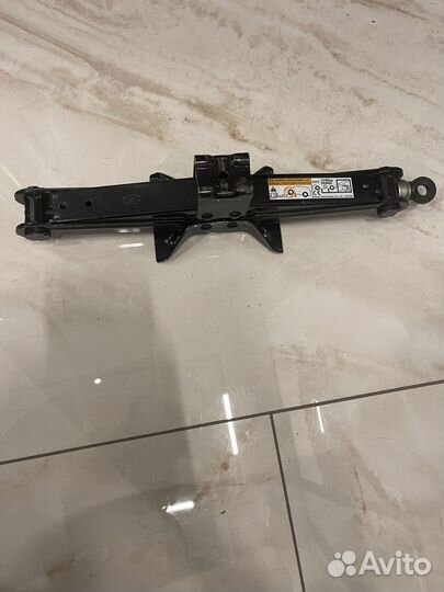 Домкрат винтовой