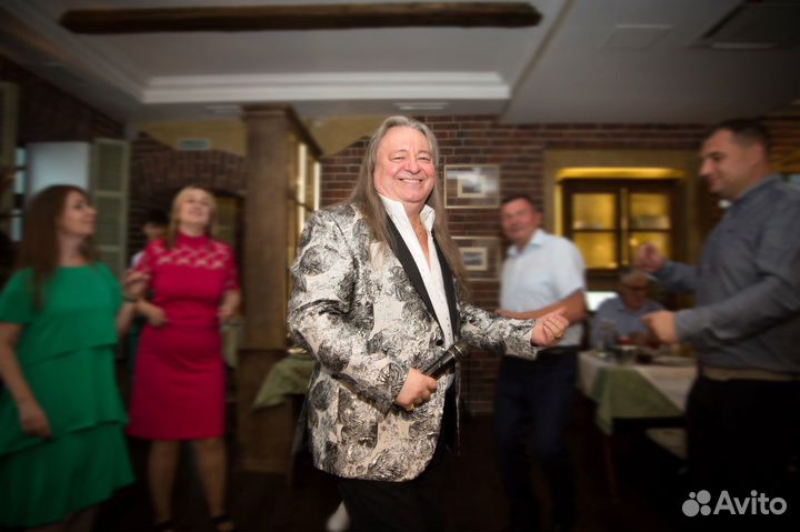 Ведущий на праздник