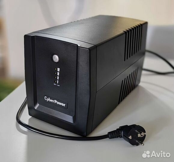 Источник бесперебойного питания CyberPower UT2200E