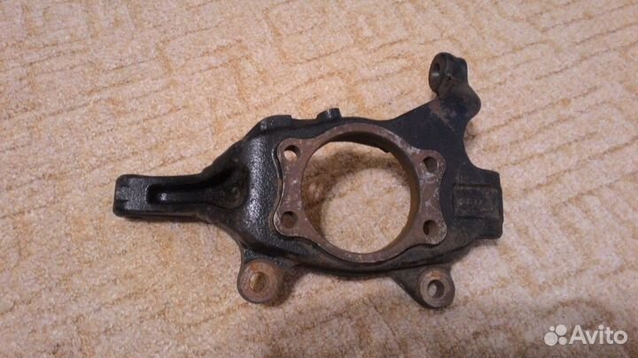 Поворотный кулак левый (цапфа) Teana J31 / Теана